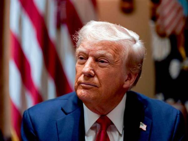 El presidente de Estados Unidos, Donald Trump, vuelve a advertir a México y Canadá con aranceles.