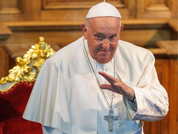 El Papa Francisco se encuentra hospitalizado por una infección respiratoria.
