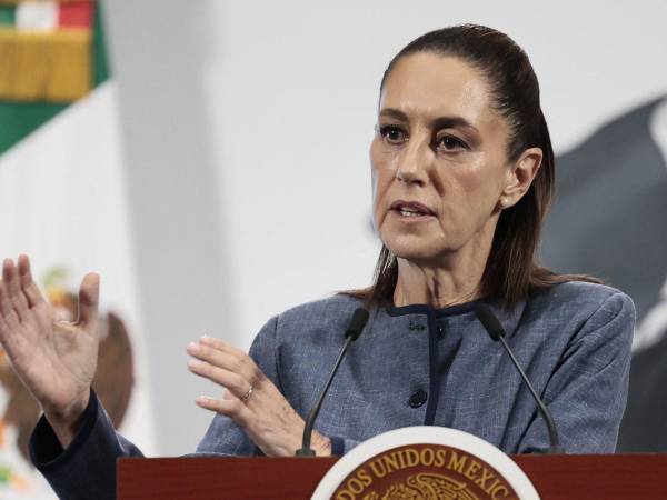 La presidenta de México, Claudia Sheinbaum, participa durante una rueda de prensa en Palacio Nacional de la Ciudad de México.