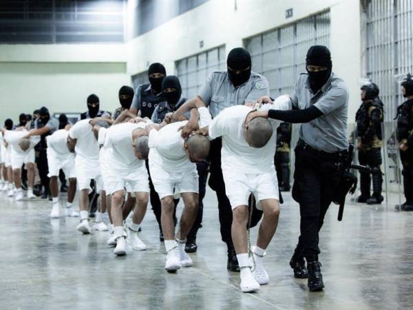 Maduro anunció que rescatarán a los migrantes secuestrados en El Salvador.