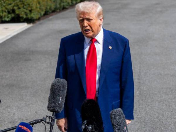 Trump da un nuevo golpe a China en la guerra comercical.