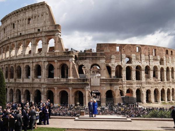 El rey Carlos, y su esposa, Camila, celebran sus 20 años de matrimonio con un viaje de Estado a Italia.