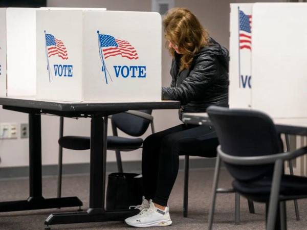 Trump firmó una orden ejecutiva para exigir una prueba de ciudadanía a las personas que se registran para votar en EEUU.