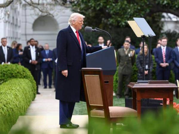 Trump estremece al comercio global al imponer una serie de aranceles recíprocos.