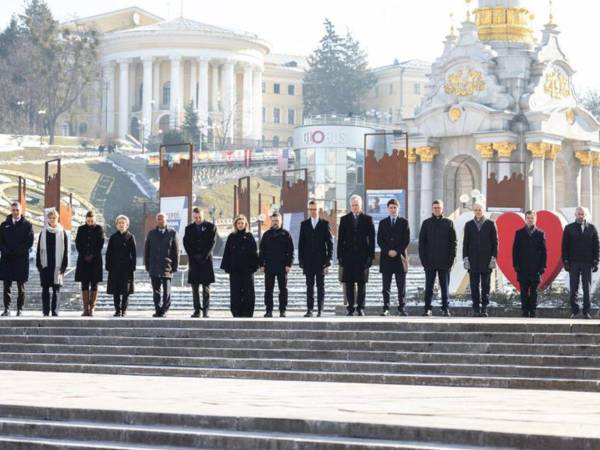 Zelenski invitó a varios líderes extranjeros a Ucrania para asistir a una cumbre por el tercer aniversario de la guerra.