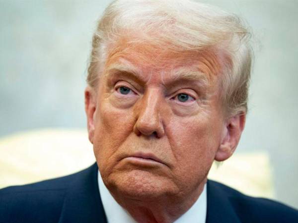 Trump tildó al juez de “lunático de izquierda radical” tras un fallo para bloquear las deportaciones amparadas por la invocación de la ley de Enemigos Extranjeros.