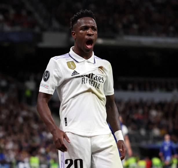 Real Madrid acelera la renovación de Vinicius Junior, quien es ya el gran referente en ataque del conjunto merengue y el jugador franquicia del club en la actualidad. En España informan que el brasileño verá mejorado su contrato en las próximas fechas.