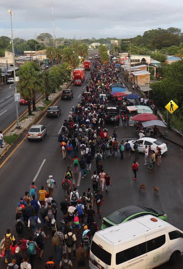 Miles de migrantes, en su mayoría venezolanos, partieron desde la frontera sur de México, con la meta de llegar a Estados Unidos antes de que comience la nueva presidencia de Donald Trump.