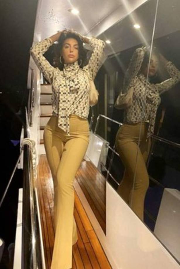Georgina Rodríguez, la chica que conquistó el corazón de CR7, ha compartido con sus seguidores las románticas vacaciones que se da con el crack de la Juve por toda Europa.