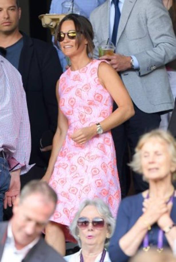 Pippa Middleton, la famosa hermana de Catalina, duquesa de Cambridge, sabe dónde y cuándo debe hacer acto de presencia y Wimbledon no es la excepción. La cuñada del príncipe William siempre se convierte en el centro de los paparazzi.