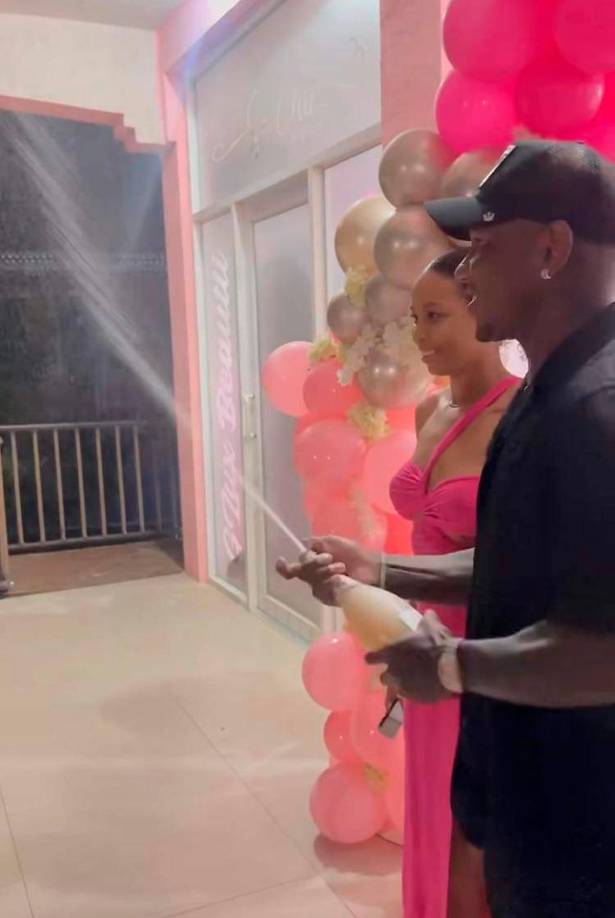 Otra de las razones de la estadía de Quioto en la isla fue la inauguración de una tienda de su novia Shanee Mclaughlin.