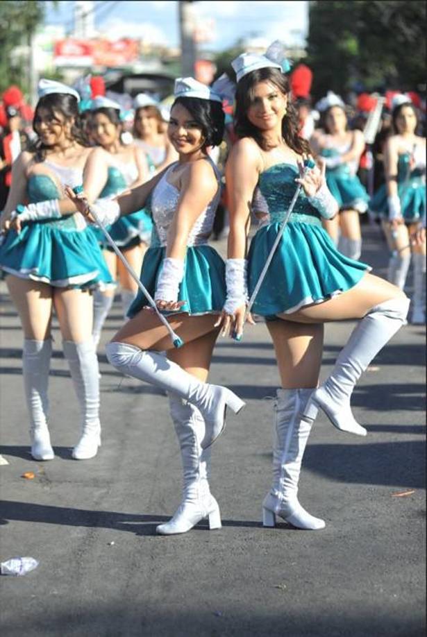 Maily Rodríguez y Kimberly Flores, dos de las palillonas del Milla Selva que acapararon las miradas.