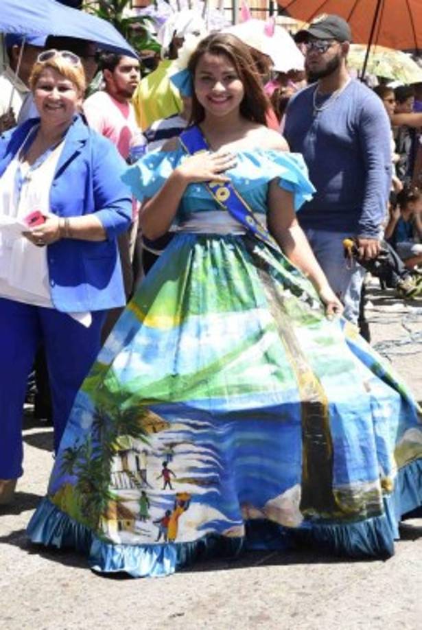 Traje inspirado en el departamento de Cortés.