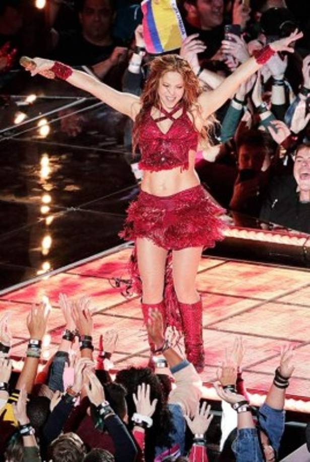 Shakira recién cumplió 43 años y lo celebró en grande, pues lo hizo al protagonizar el medio tiempo del Súper Bowl al lado de Jennifer López. Sus temas más famosos y su movimiento de cadera, fueron sensación en todo el mundo y miles de fanáticos alabaron lo bien que se conserva.<br/>