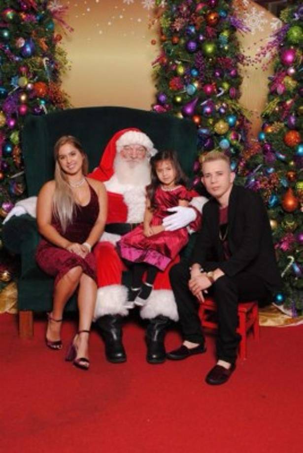 El cantante hondureño Mr. Jc 'el del palabreo' no se quedó atrás y mandó un emotivo mensaje de Navidad a todos sus fans. <br/><br/>'Feliz Navidad de parte de mi Familia , espero y la pasen bien al lado de sus seres queridos. Que quiero para esta navidad? Paz, armonía y muchas bendiciones para todos los míos', publicó en su cuenta de Facebook.