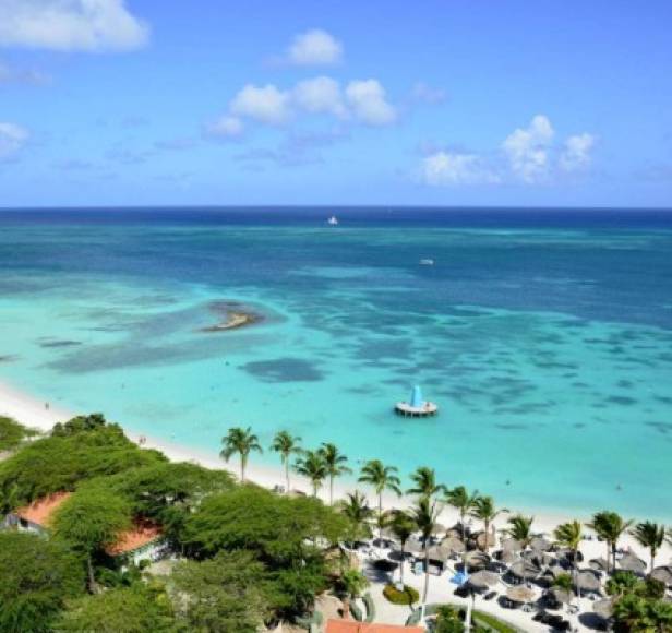 3. Eagle Beach, Aruba: Es la playa de arena blanca más hermosa del Mar Caribe.