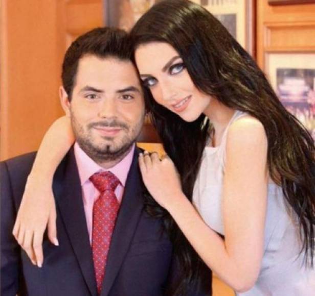 La pareja confirmó su separación en septiembre de 2019, no sin sufrir <a href=' https://www.laprensa.hn/fotogalerias/farandula/1330481-411/eugenio-derbez-hijo-jose-eduardo-ser%C3%ADa-bisexual-barbara-escalante ' style='color:red;text-decoration:underline' target='_blank'> especulaciones que abarcaban la sexualidad de ambos. Una presunta amante de la joven dijo a TV Notas </a> que la relación de José Eduardo y Bárbara Escalante había sido solo una fachada para cubrir sus preferencias sexuales y ayudar a impulsar la carrera de modelo de Barbs.