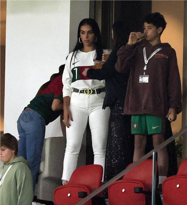 Georgina Rodríguez se puso la camiseta de Portugal en el último partido de Cristiano Ronaldo contra Marruecos.