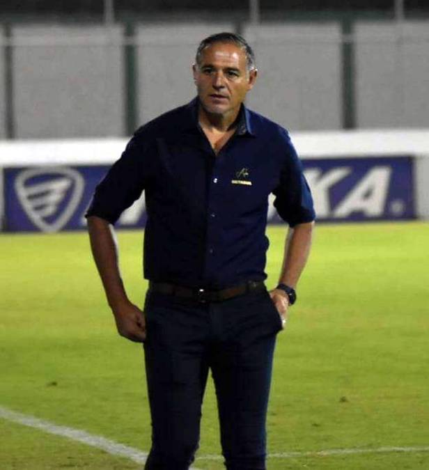 El entrenador del Motagua, Hernán ‘La Tota‘ Medina, quedó en la cuerda floja con la nueva derrota frente al Olancho FC.