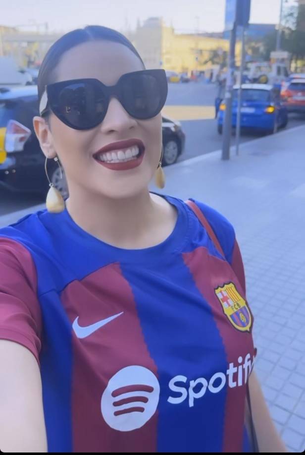 Para este duelo, Carolina Lanza cautivó con su presencia en el Estadio Olímpico Lluís Companys y reveló la razón por la cual decidió asistir al partido.