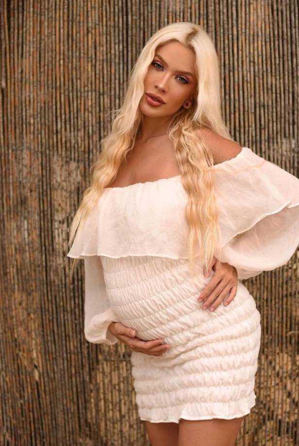 Karoline también ha querido dar las gracias por el apoyo recibido y dejar claro que tanto ella como el bebé que lleva dentro, se crecen ante las adversidades.