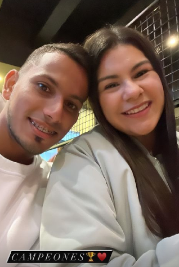 Edwin Rodríguez fue uno de los titulares en el equipo de Pedro Troglio ante Motagua y en el festejo de la plantilla estuvo acompañada junto a su novia.