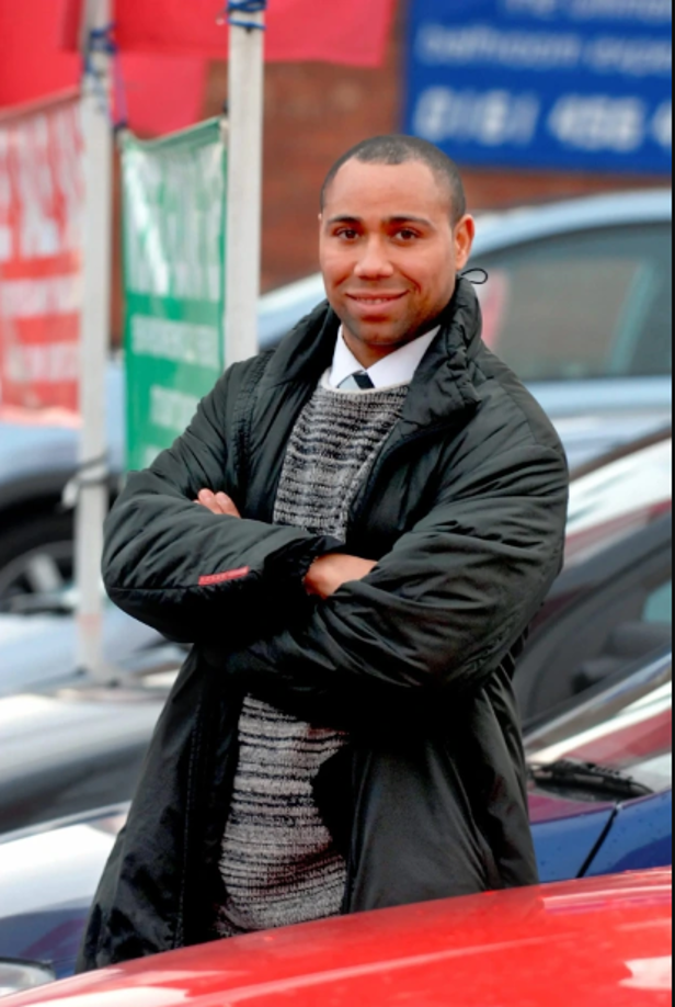 Whitley renunció a su carrera deportiva para convertirse en vendedor de autos y posteriormente dedicarse a ser un consejero.