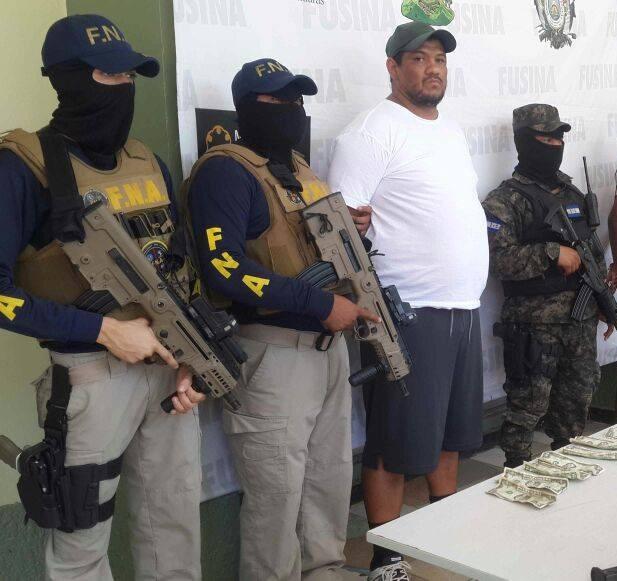 Del Ulúa sacan carro usado en el secuestro de hermano de extraditado y 11 guardaespaldas