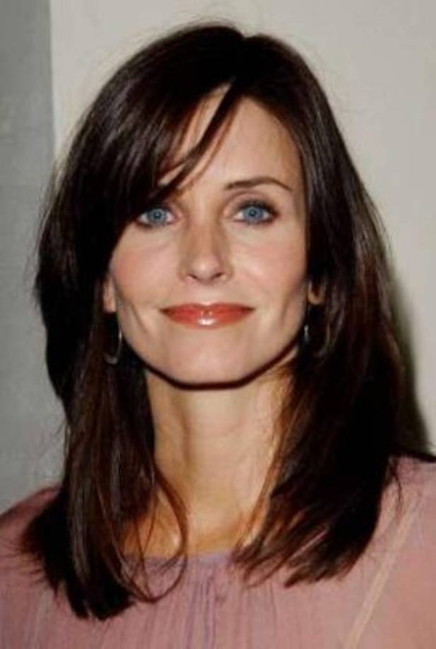 A diferencia de Aniston, quien posó en la portada de Rolling Stone en la cima de la fama por Friends, Courteney Cox siempre fue más discreta.