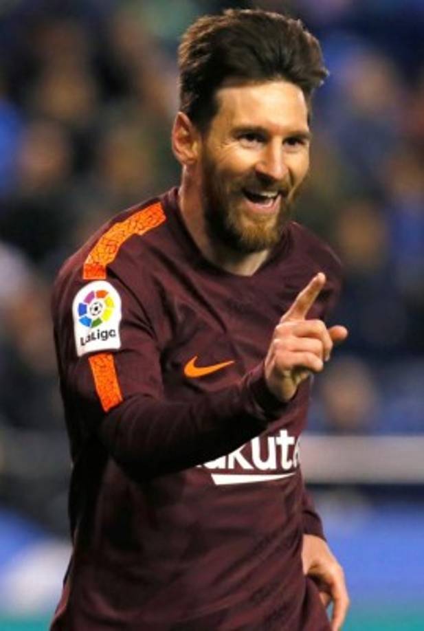 GRAF5728. LA CORUÑA, 29/04/2018.- El delantero del FC Barcelona Leo Messi celebra tras marcar el tercer gol ante el Deportivo de Las Coruña, durante el partido de Liga en Primera División disputado esta noche en el estadio de Riazor. EFE/Cabalar