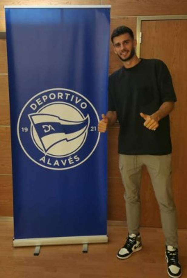 El Deportivo Alavés también sumó la incorporación de Matt Miazga. El central estadounidense llega cedido hasta final de temporada por el Chelsea hasta el 30 de junio.