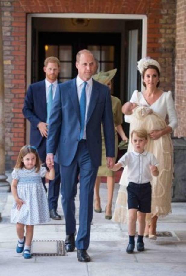 Kate y William eligieron a sus amigos de la infancia y la prima de la duquesa como padrinos del pequeño Louis: Nicholas van Cutsem, Guy Pelly, Harry Aubrey-Fletcher, Laura Meade, Robert Carter y Lucy Middleton.<br/><br/>