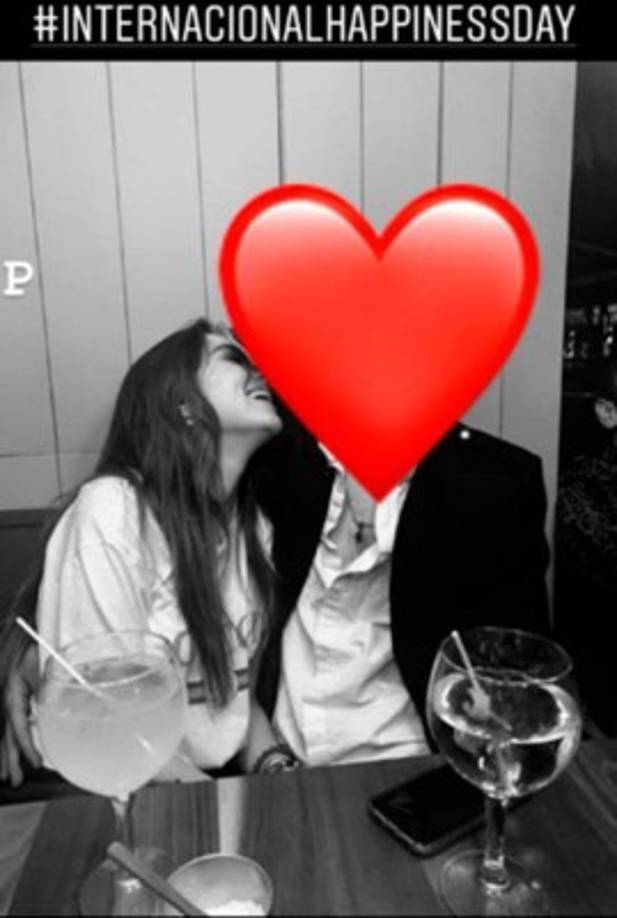 La rumores de un romance entre Sofía Castro y Juan Pablo Gil venían circulando desde hace unas semanas cuando ambos fueron captados muy cercanos en diferentes eventos, como el concierto de la banda mexicana Matute a finales de marzo y durante la fiesta de cumpleaños de la actriz Michelle González a principios de abril.<br/>