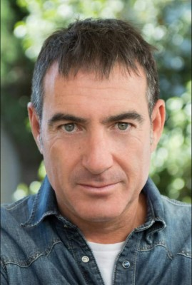 “Hay muchas posibilidades ahí de que tu ingeniería narrativa no le satisfaga al espectador. Pero forma parte del juego. Al final, puedes matar a su personaje, pero aquí estás matando a todos. Te van a odiar un poco. Tienes que estar dispuesto a que esto ocurra porque la decepción va a existir, sea más o menos brillante el final', indicó.