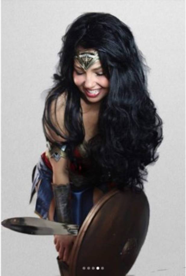 'Ayer #Halloween para niños, hoy Halloween “Clasificado R” (adultos)', escribió la artista.