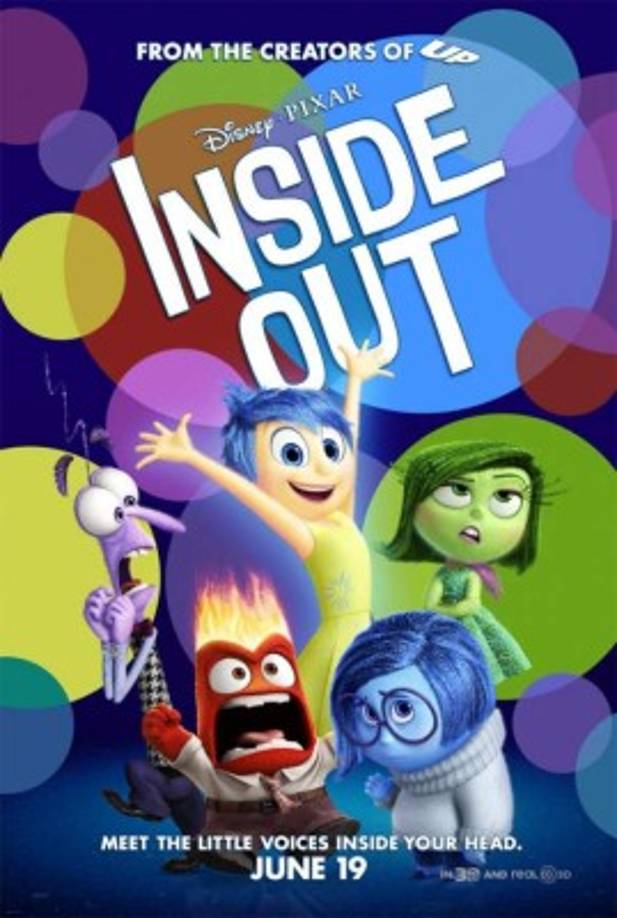 Inside out se traduce literalmente Al revés, pero se trata de un juego de palabras para dar a entender que lo que está escondido dentro de la cabeza de la protagonista, puede verse como si estuviera fuera.