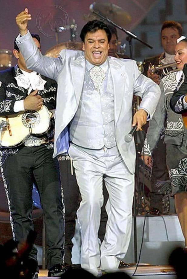 Muñoz Muñoz también relato otros romances del cantante en su libro, publicado en 1985, uno de ellos es Miguel, conocido como ‘El Tijuana’, a él le dedicó la canción “Yo No Nací Para Amar”, 