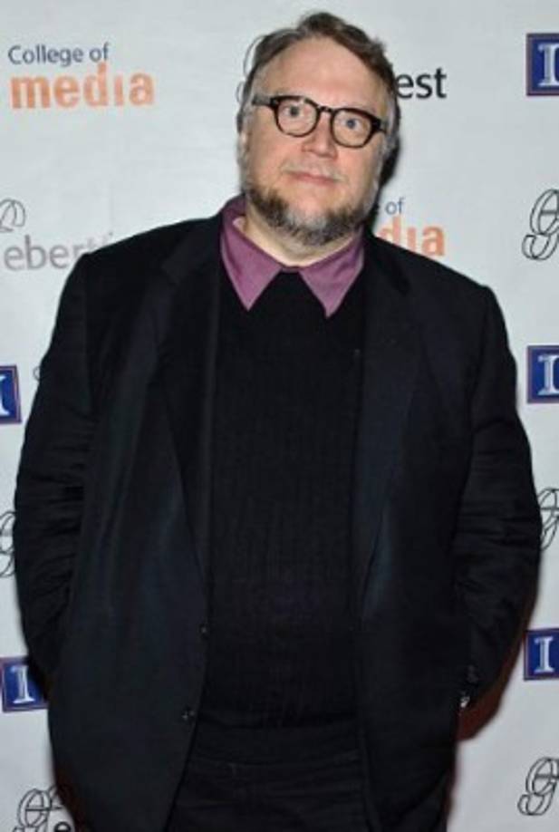 Guillermo del Toro: 'A cualquiera en México que necesite publicar mensajes urgentes puede hacerlo por medio de mi cuenta. Solo agregue @RealGDT y yo apoyaré'.