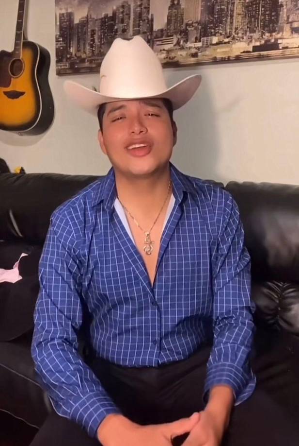 ”Con sus respetos señore, vengo a cantar un corrido, lo que en Honduras pasó, era un camión pasajero de esos que van para Olancho 11 personas murieron, y también la de un menor”. 