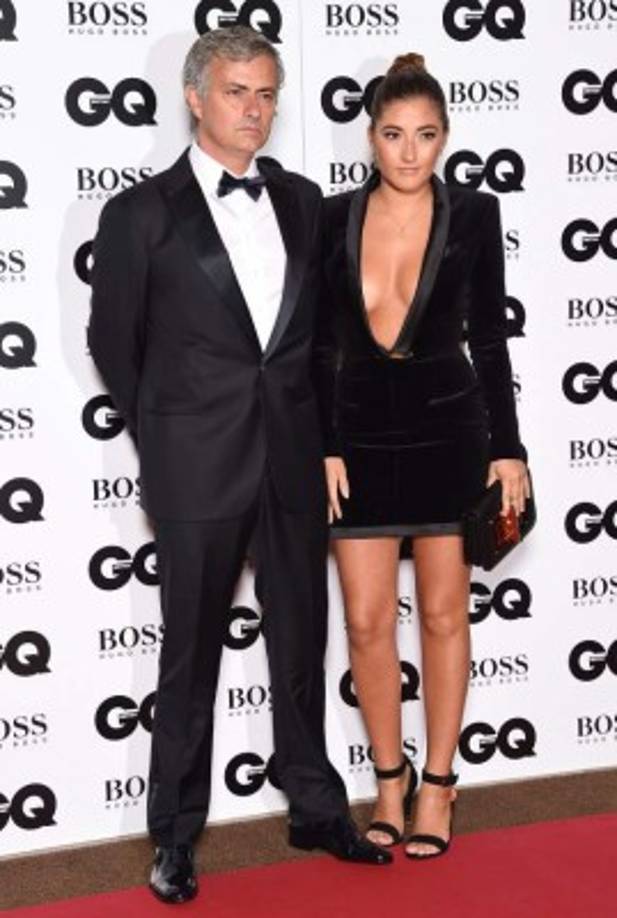 Matilde eclipsó a su padre, José Mourinho, en una entrega de premios al vestir un espectacular esmoquin con pronunciado escote.