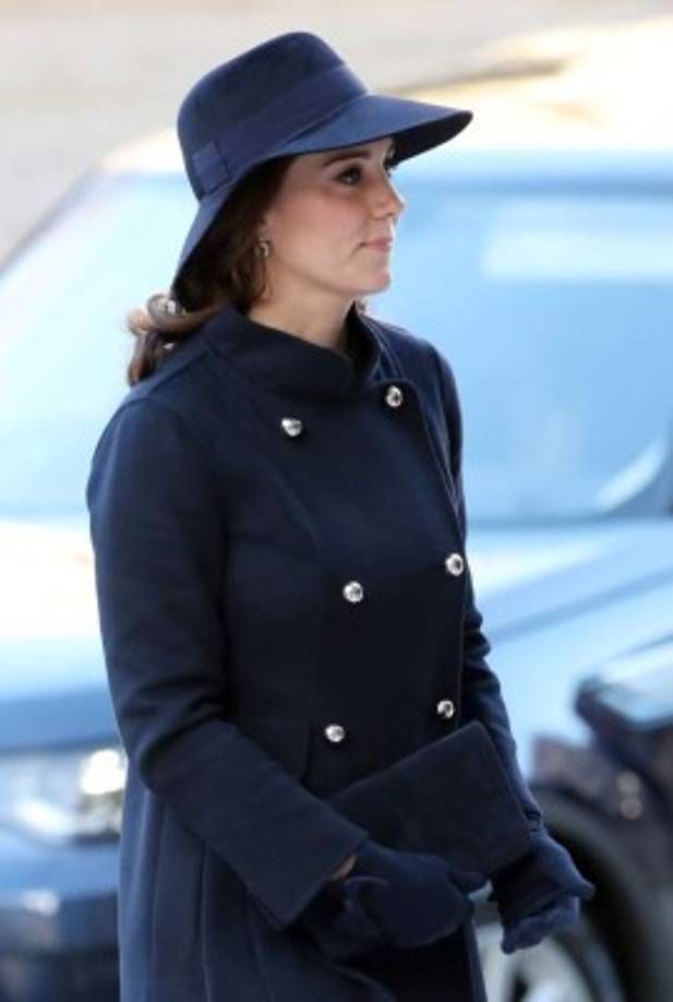 Kate Middleton, duquesa de Cambridge​, está en la dulce espera de su tercer retoño. Kate y su esposo William son padres de dos niños: el príncipe George y la princesa Charlotte.
