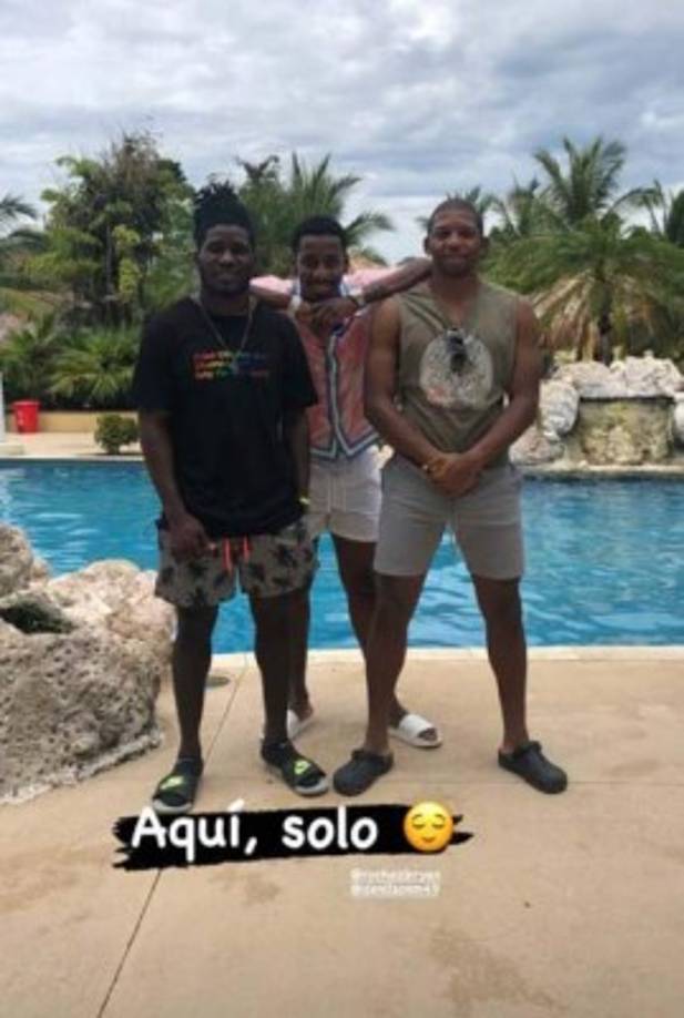 Buba López y Bryan Róchez compartieron unos días en Tela.