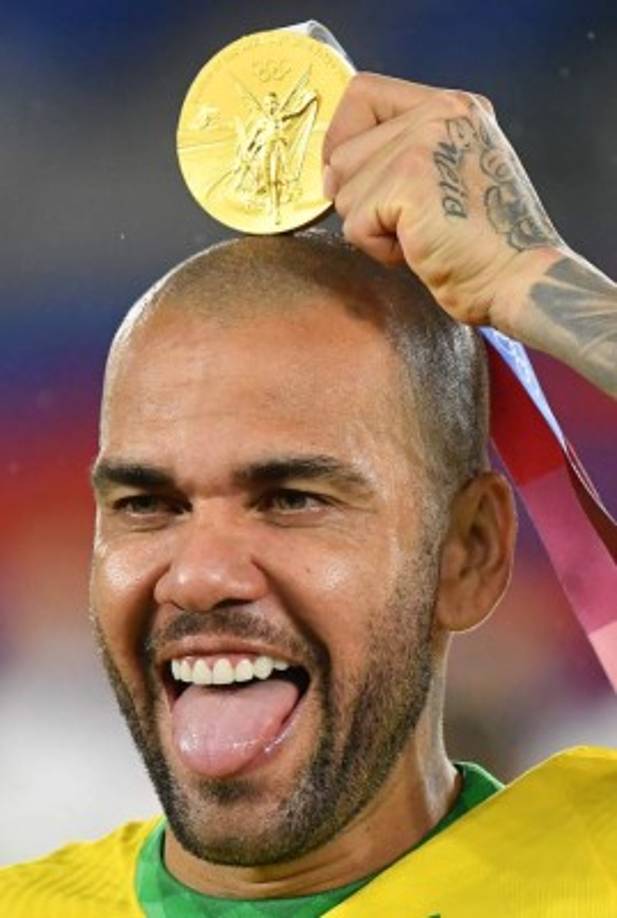 Dani Alves, feliz por la consagración en los Juegos Olímpicos de Tokio-2020.
