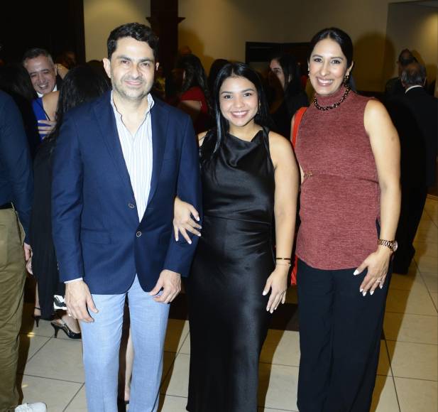 Jerson Reyes, Jennifer Santos y Ana Velásquez