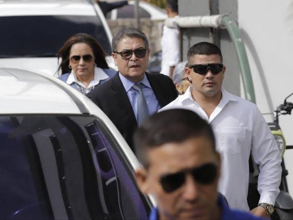 Hernández regresó a Honduras tras ser indultado por Donald Trump, presidente de Estados Unidos. Purgaba una condena de 45 años de cárcel en aquel país.