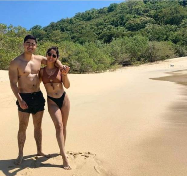 El novio de Michelle suele acompañarla en sus viajes por el mundo y la playa, que por sus fotos para ser uno de sus destinos favoritos.