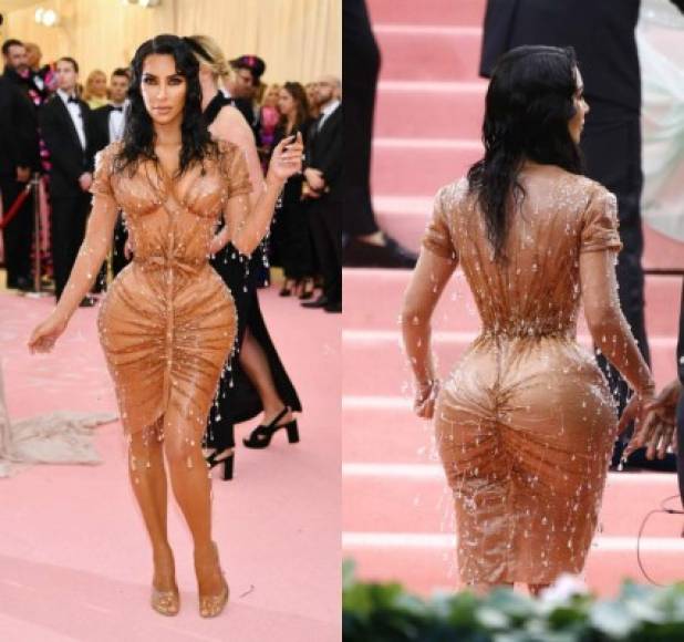 A su paso por la alfombra rosa en la MET Gala Kim Kardashian usó un diseño de Thierry Mugler. El vestido recreaba un look mojado que incluía detalles en forma de gotas de agua.