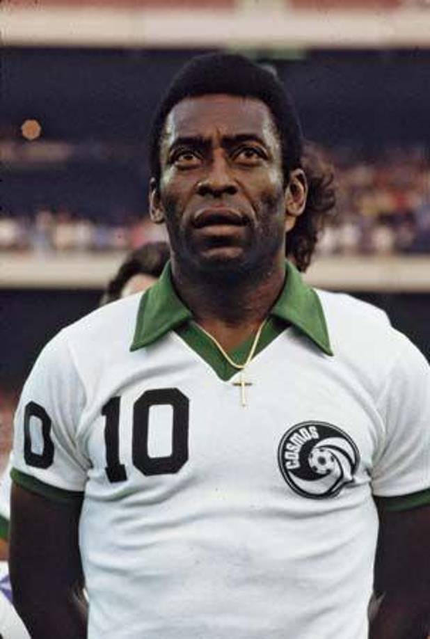 Pelé (Brasil) anotó 12 goles en cuatro mundiales (1958, 1962, 1966, 1970).