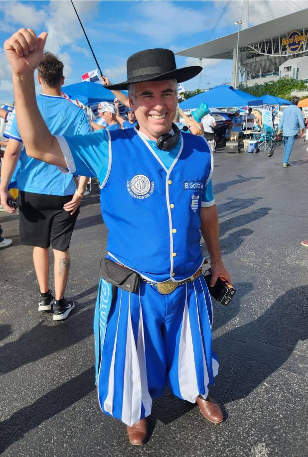 Asados, bailes, bellezas y visita especial: el ambientazo en el Uruguay-Panamá