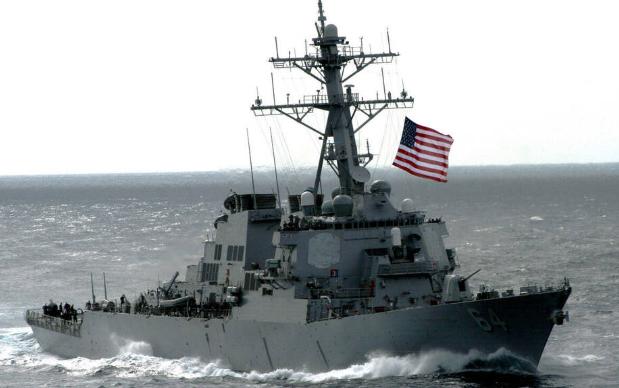 Un buque de guerra de EEUU y varios barcos son atacados en el Mar Rojo, según el Pentagono